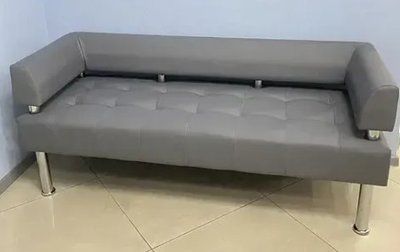 Офісний диван Тонус 160 см світло-сірий шкірзам на хром ніжках Sentenzo_Tonus-160  grey2 фото